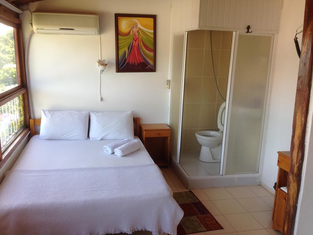 Ferah Hostel Monica'S Place Fethiye Zewnętrze zdjęcie