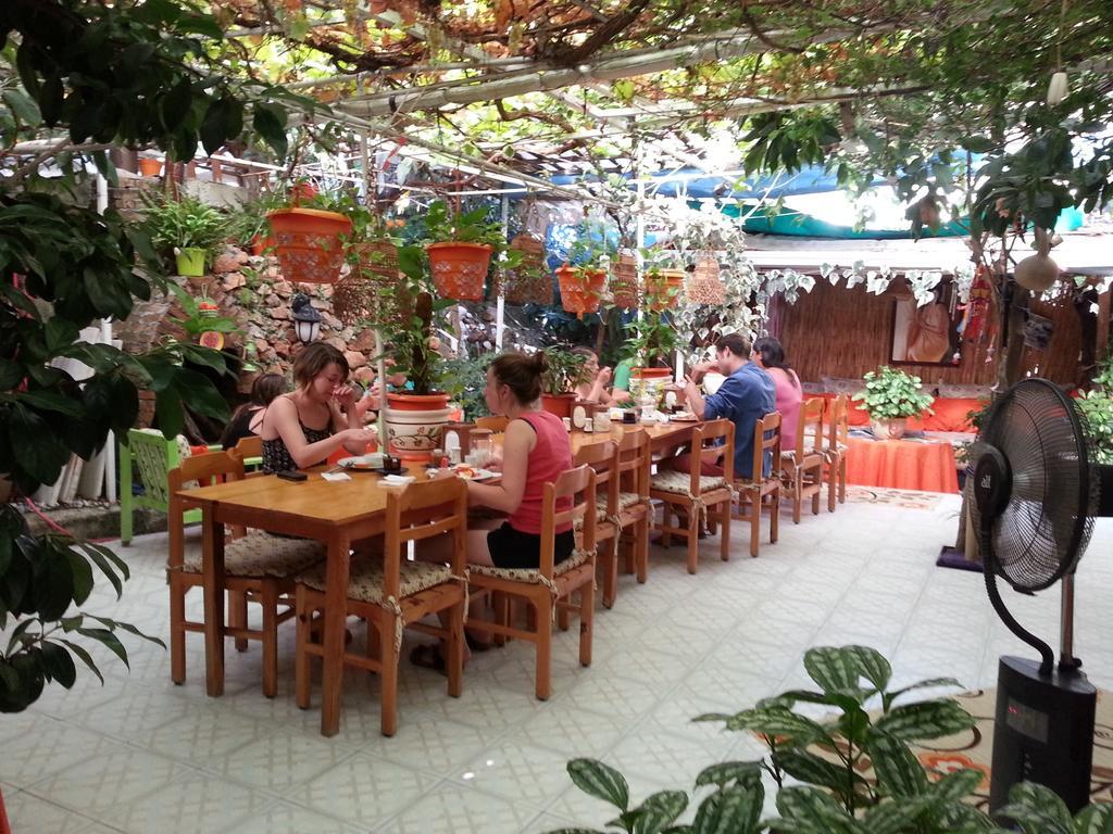 Ferah Hostel Monica'S Place Fethiye Zewnętrze zdjęcie
