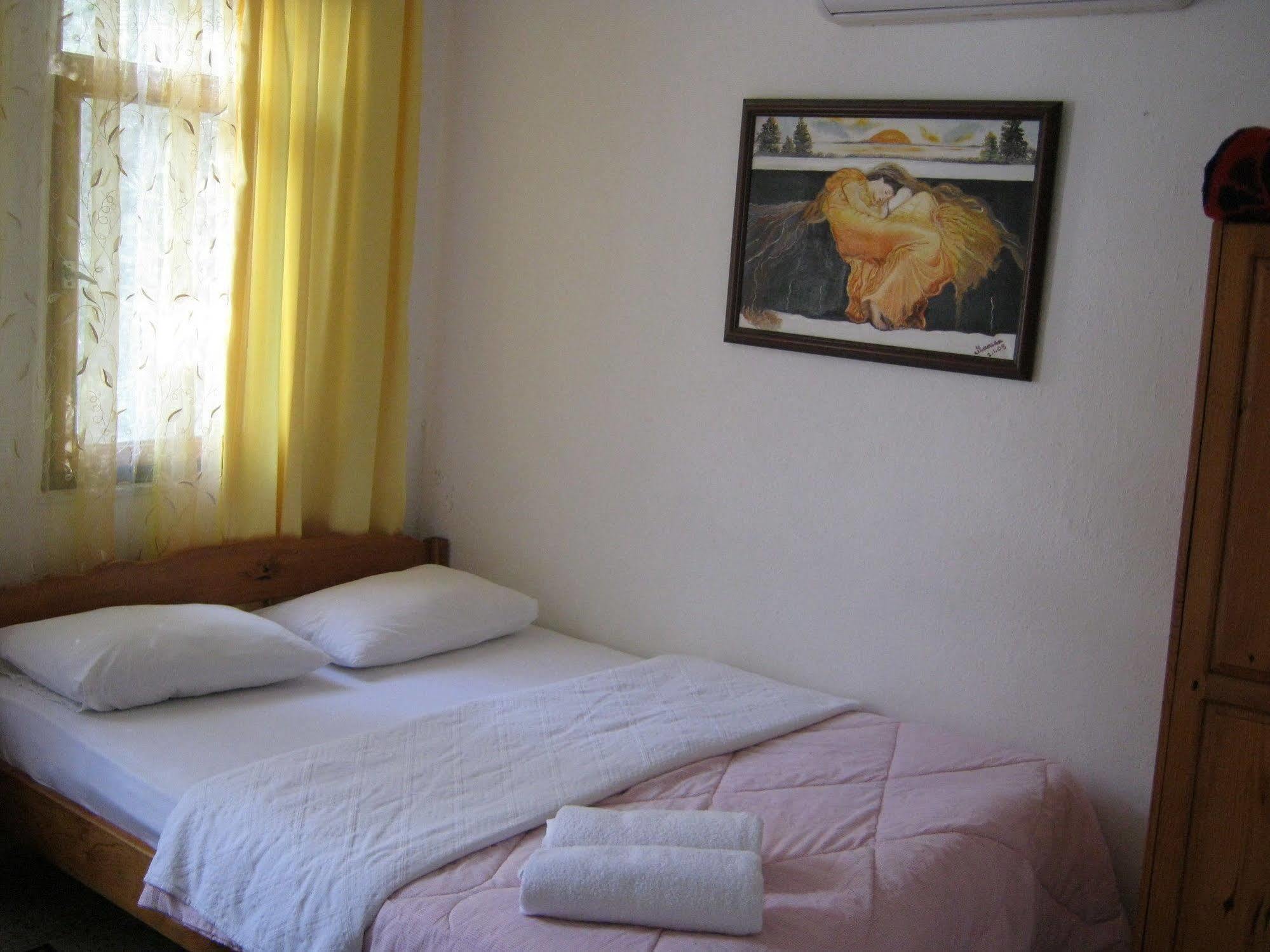 Ferah Hostel Monica'S Place Fethiye Zewnętrze zdjęcie