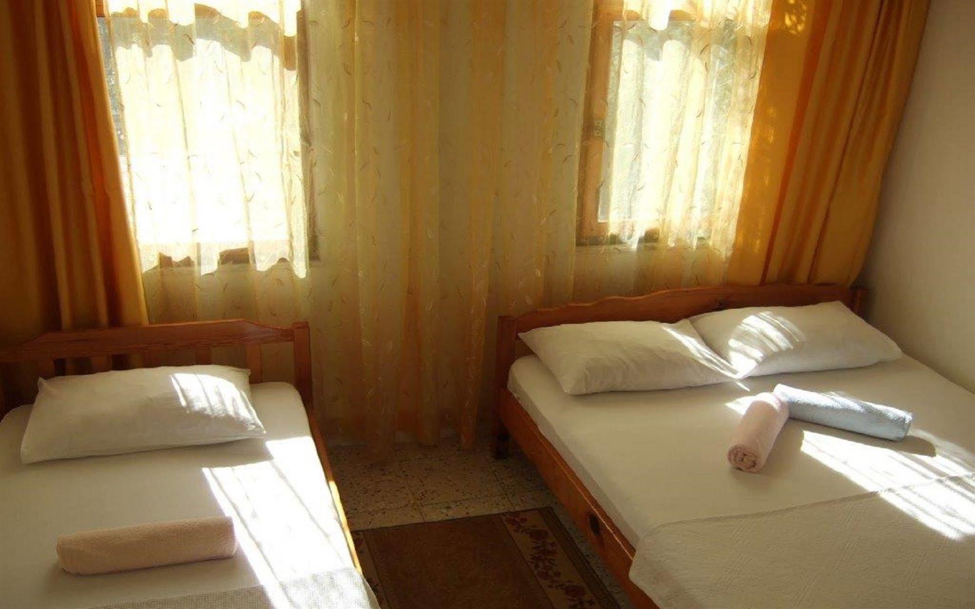 Ferah Hostel Monica'S Place Fethiye Zewnętrze zdjęcie