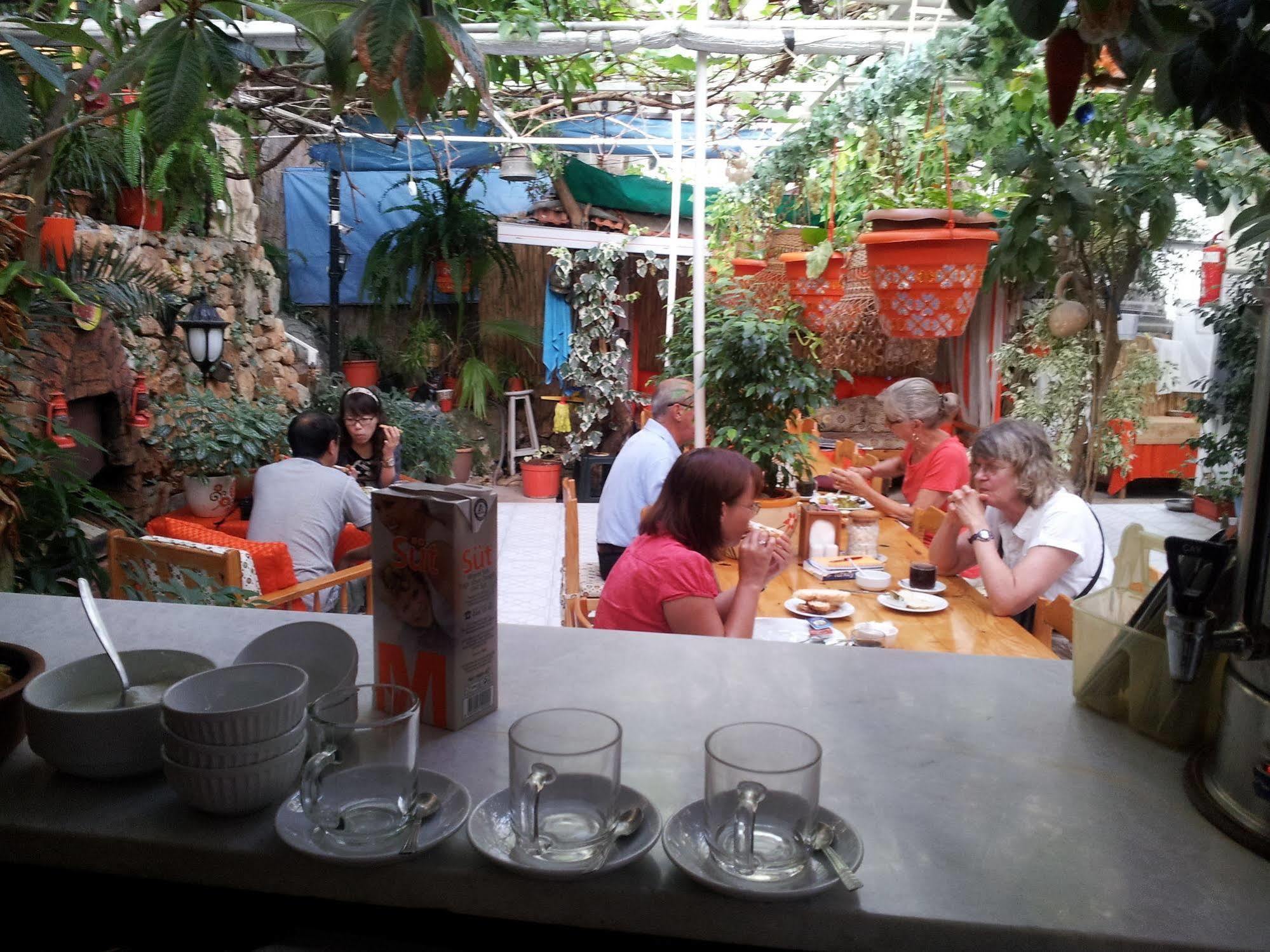 Ferah Hostel Monica'S Place Fethiye Zewnętrze zdjęcie
