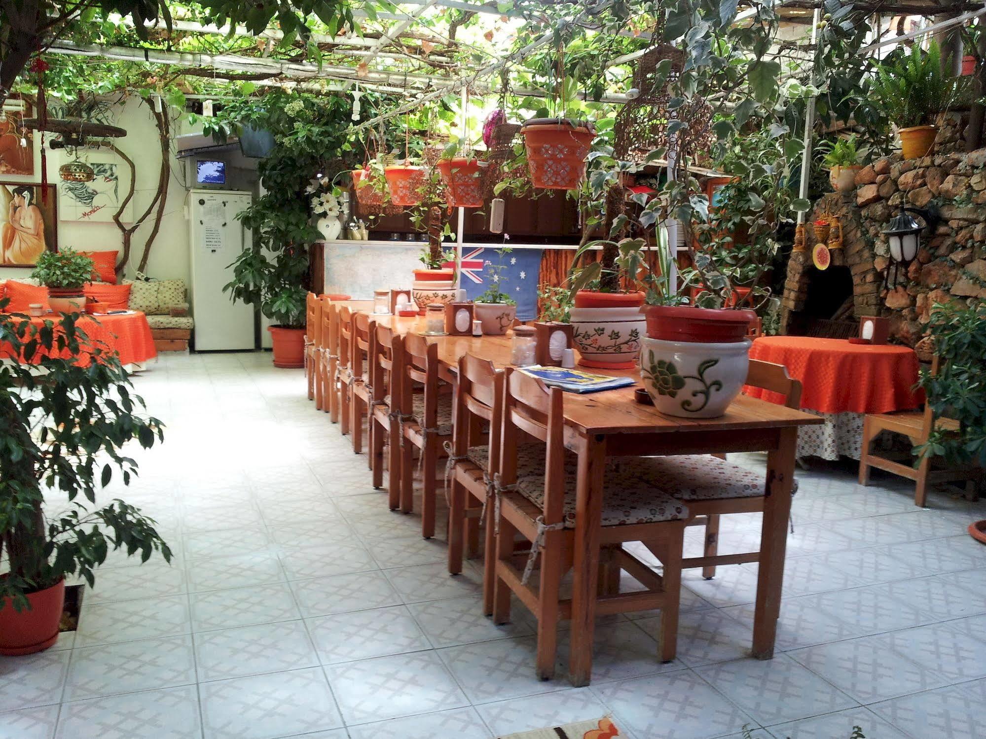 Ferah Hostel Monica'S Place Fethiye Zewnętrze zdjęcie