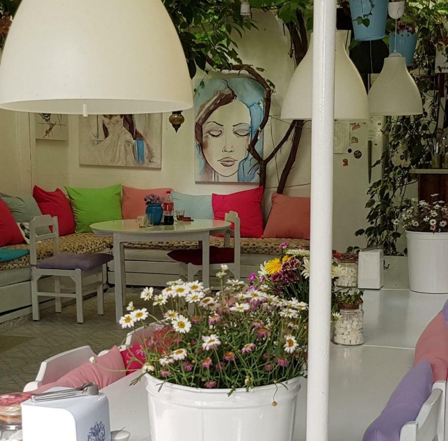 Ferah Hostel Monica'S Place Fethiye Zewnętrze zdjęcie